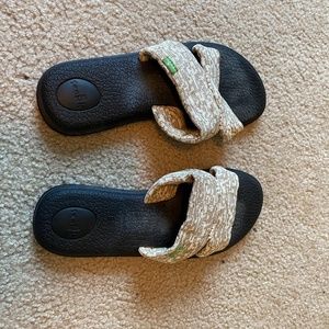 DONATING ON 11/18 | Sanuk cloth sandals